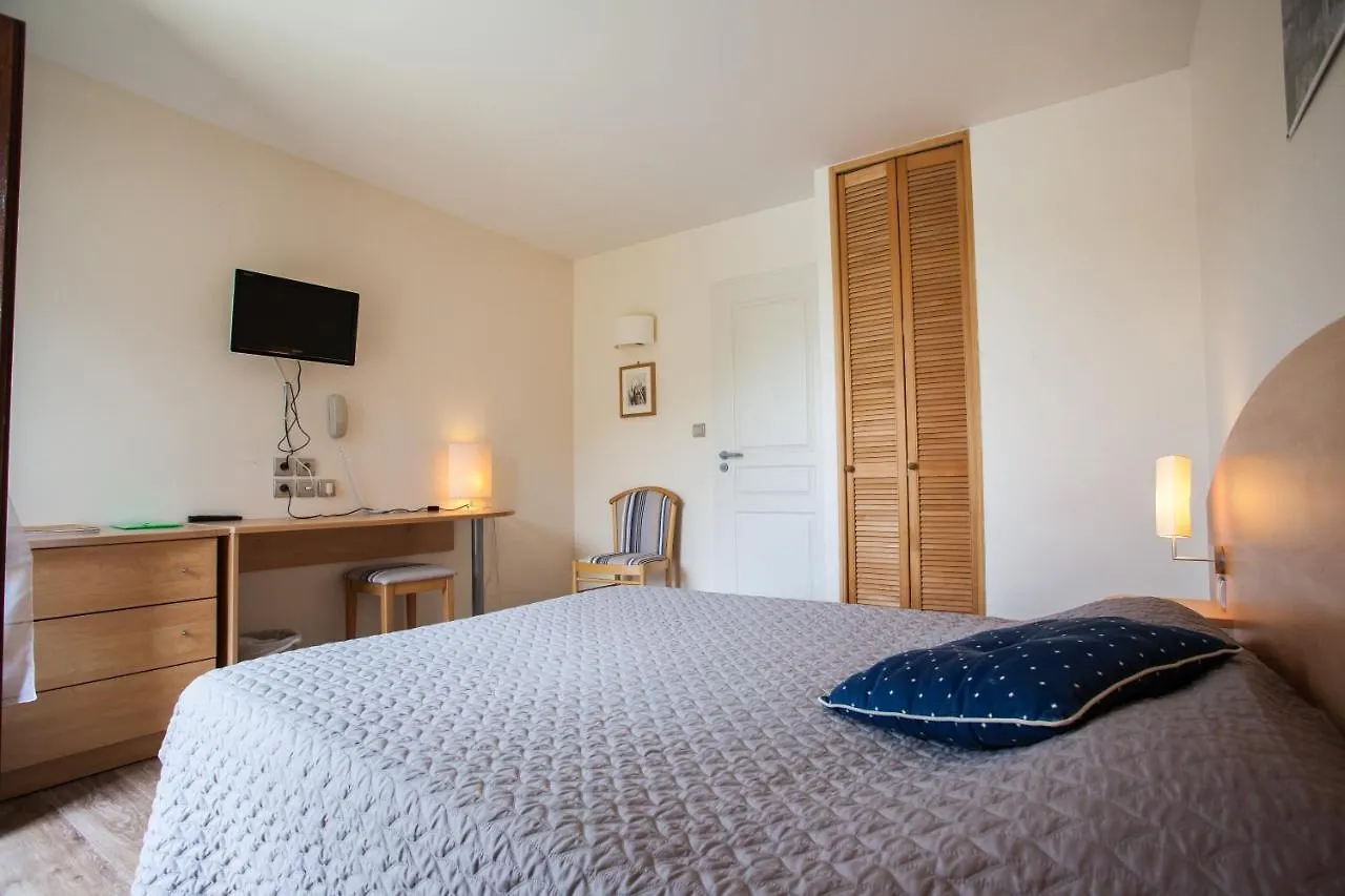 *** Hotel Lac Des Graves Lascelle France